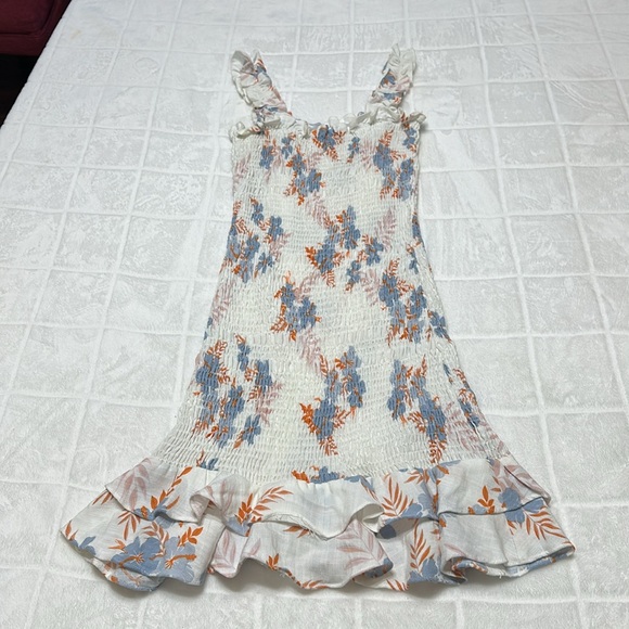 Karlie White and Blue Floral Smocked Stretch Women’s‎ Ruffle Dress, Size Small - Picture 10 of 11